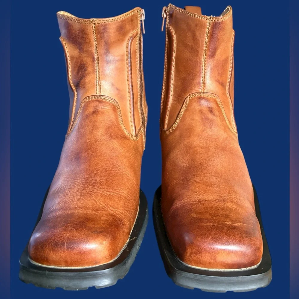 Bed Stu-Men’s 11 side zip boot. Cobbler Series distressed leather. Cognac EUC!